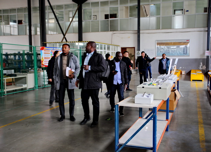 進行生產車間參觀