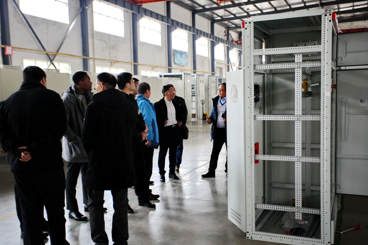 進行生產車間參觀