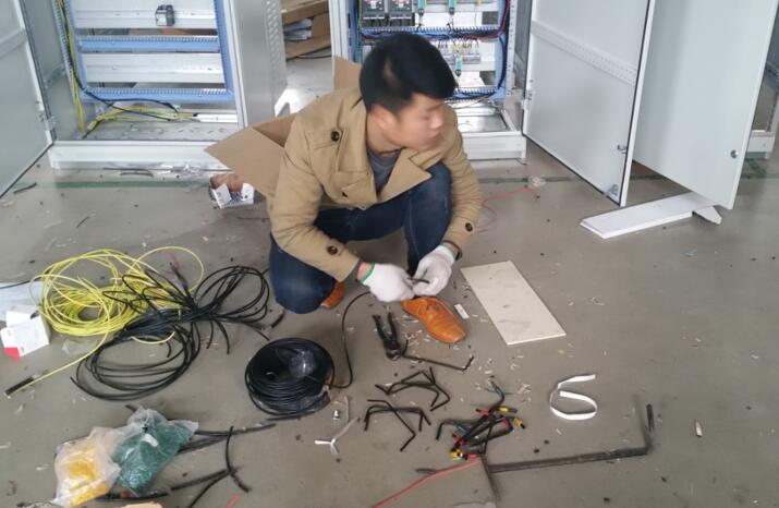 安徽得潤電氣技術有限公司,主營:高低壓開關柜,高低壓無功補償柜,消弧消諧裝置,自動化控制系統,綜保、儀表等,全國統一客服熱線:400-0551-777 安徽得潤電氣技術有限公司,主營:高低壓開關柜,高低壓無功補償柜,消弧消諧裝置,自動化控制系統,綜保、儀表等,全國統一客服熱線:400-0551-777