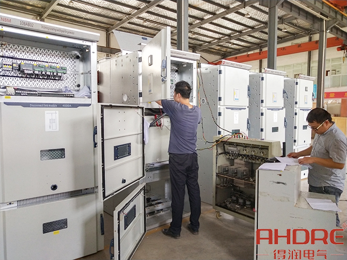 巴基斯坦10KV高壓柜調試中2.jpg 巴基斯坦10KV高壓柜調試中2.jpg