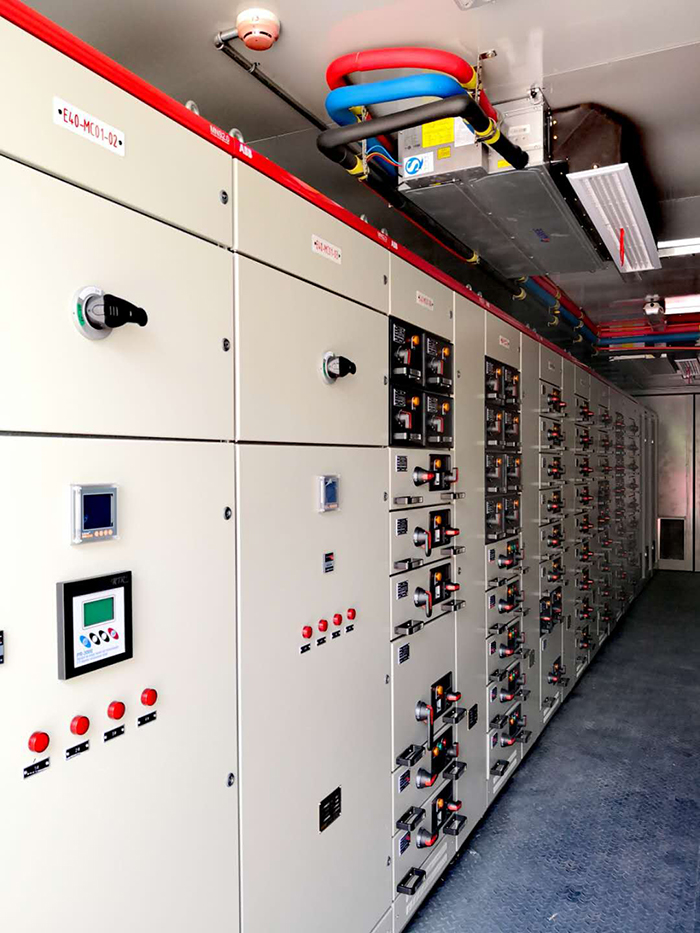 箱內的低壓室.jpg 箱內的低壓室.jpg