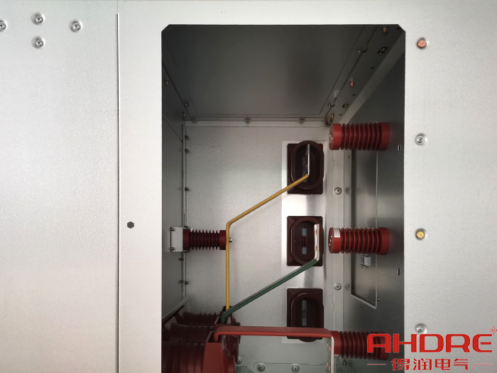 母線室.jpg 母線室.jpg