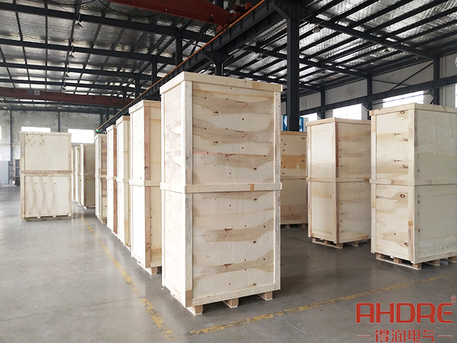 低壓配電柜的包裝.jpg 低壓配電柜的包裝.jpg