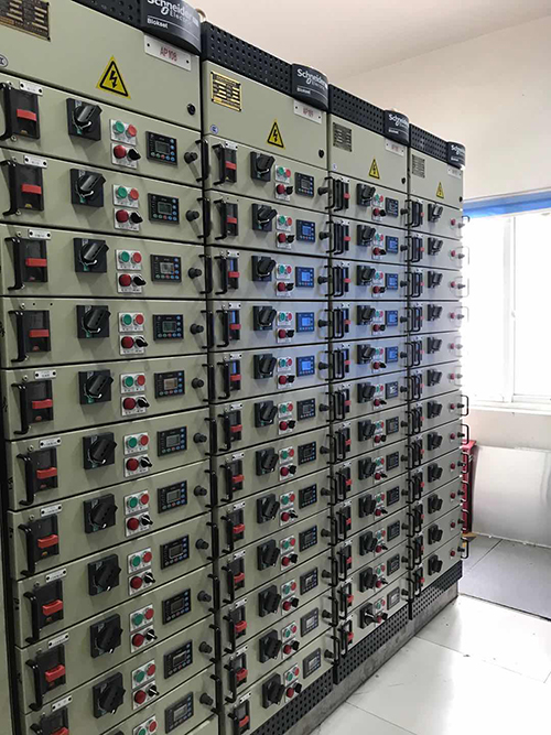 施耐德授權柜，B柜生產廠 400-128-7988 得潤電氣